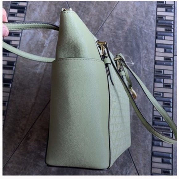 Michael Kors Charlotte Large Top Zip Tote - Picture 15 of 16